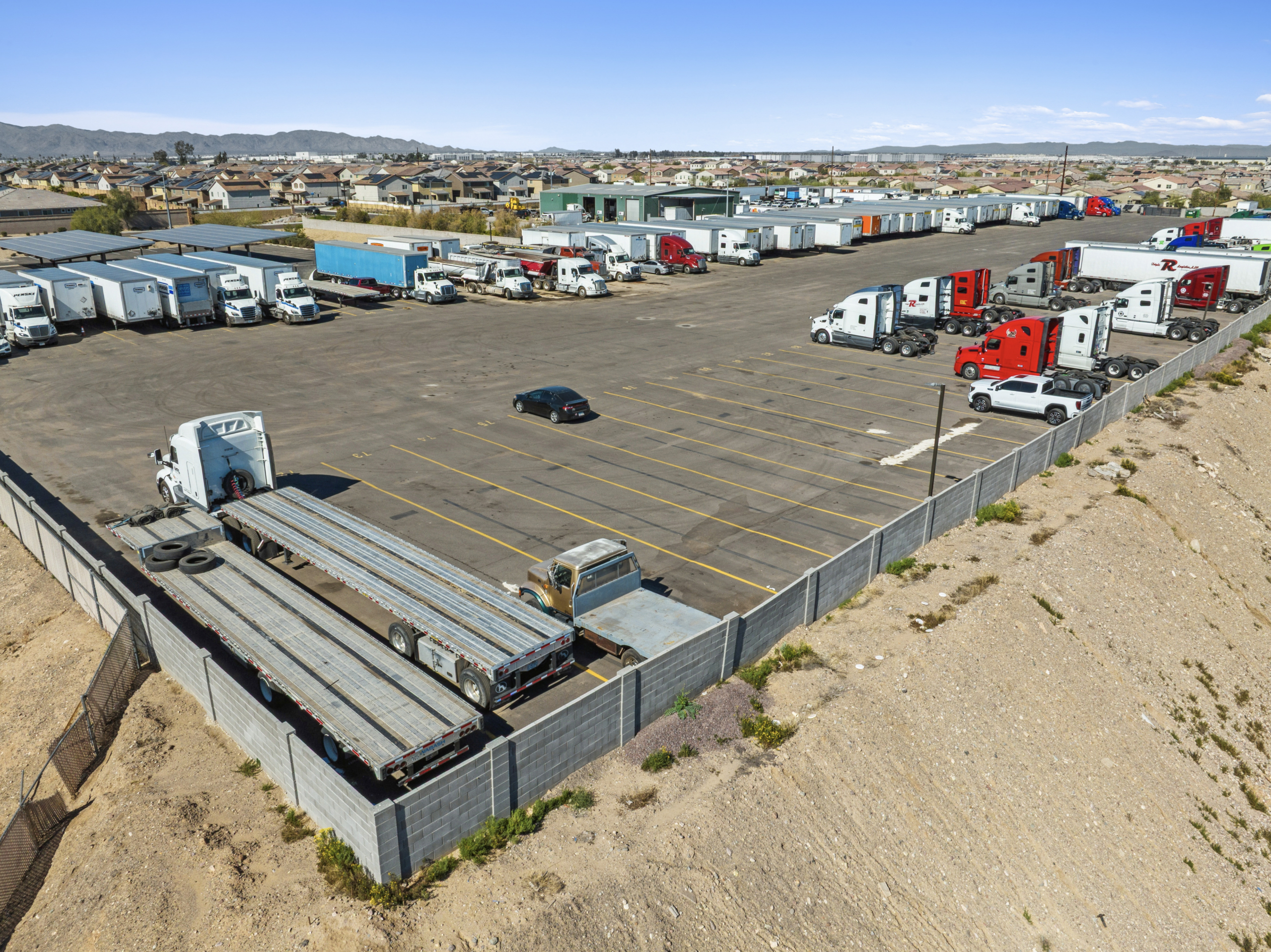 driver-reserving-truck-parking