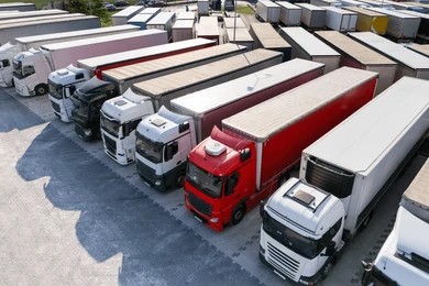 driver-reserving-truck-parking